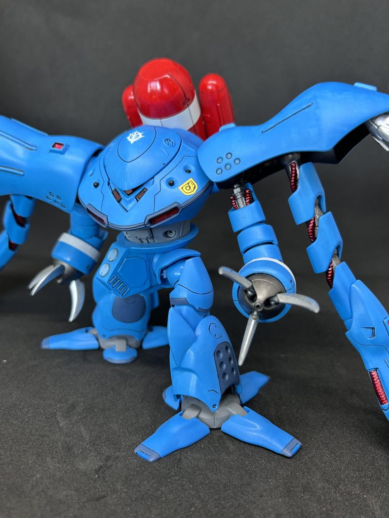 スジ彫り、筆塗全塗装、艶消しコート仕上げです。