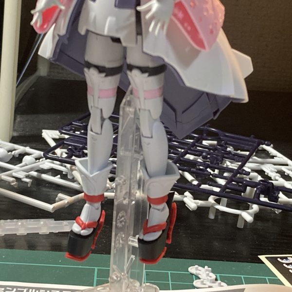 まだ仮組み完了してないけど､全体のイメージは出来上がってきた｡30MSの手足使ってるけど意外と違和感無くていい…。ちなみに耳辺りに付けている緑色のパーツはプレバンのガンプラパーツだけど何のパーツかわかるかな？。（3枚目）