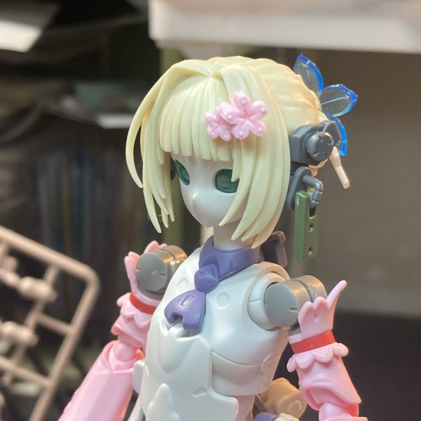 ビフォー (1枚目) &nbsp; &nbsp; &nbsp; アフター(2枚目)まだ仮接着だけど、頭はこれでいいかな。（2枚目）