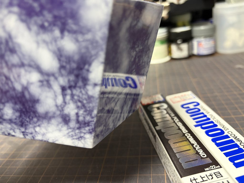 アクションベースの組み合わせをベースとしたものにプラ板貼って大理石塗装。中にライト置いてます。電池消耗してると光が弱いです。それなりに磨いてます。大理石って言うよりは雲っぽいですよね。もっとコントロールできるよう精進いたします。こちら2回やり直してます。