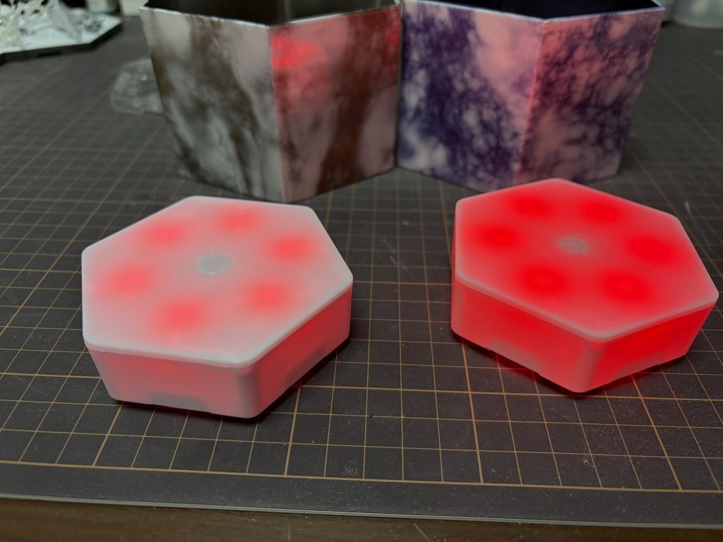 中に入れてるダイソーで買ったライト。電池の消耗に注意が必要。