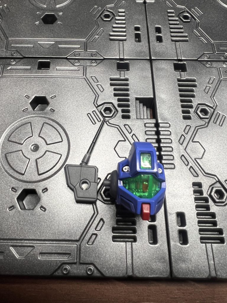 1番気にいってる頭部。ストームブリンガーの余剰パーツでセンサー付けてみました。