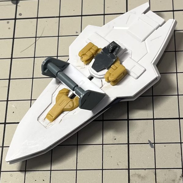 お久しぶりです！シールド改修したり、ガントレットにボールジョイント仕込んだりしてました。やりたいことやってたらアナザーコンには全く間に合わなかったですねぇ笑うるさくない程度にディテール入れたり表面処理したら塗装します（2枚目）