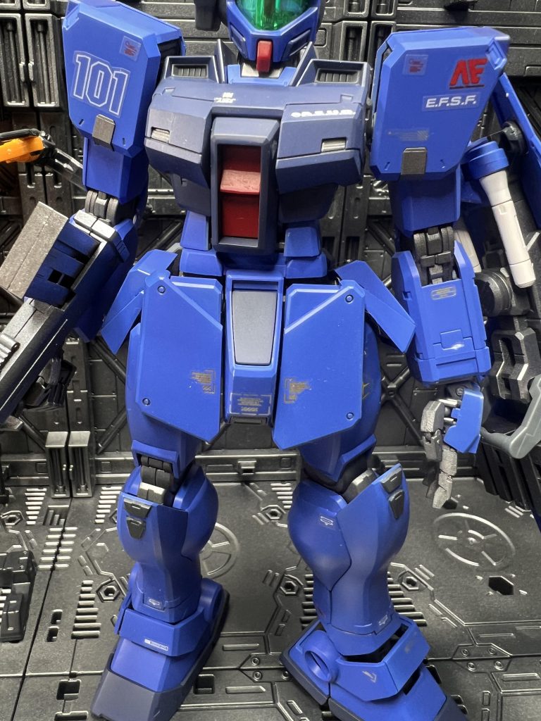 胸部と腰部はジムスナイパーカスタムの物をポン付けしました。