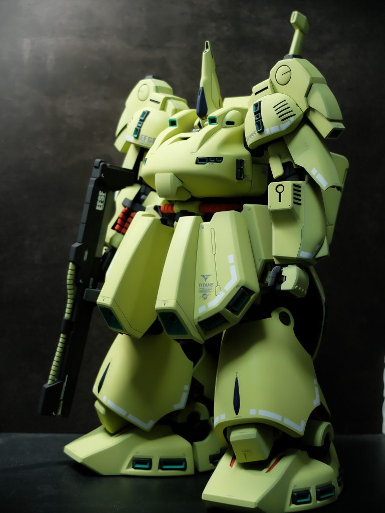 斜め下からのアングル①ジオはこのアングルの方が迫力感じる気がしますね。