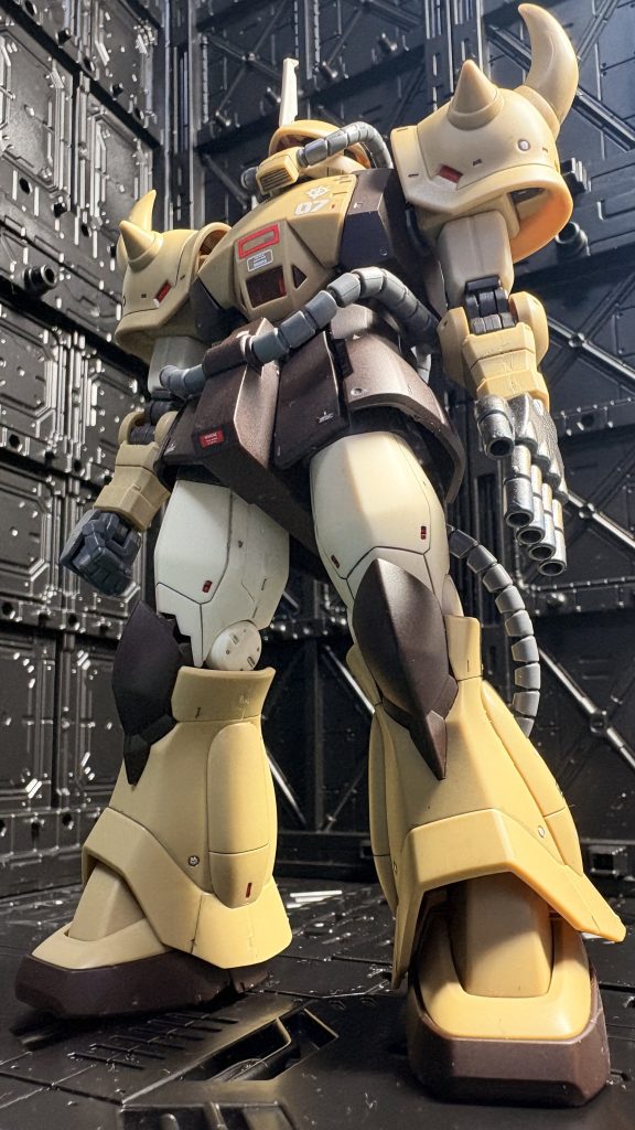 スミ入れと併せ、今回は部分的にレッドポイントを入れてみました。チップではなく塗装ですが😅