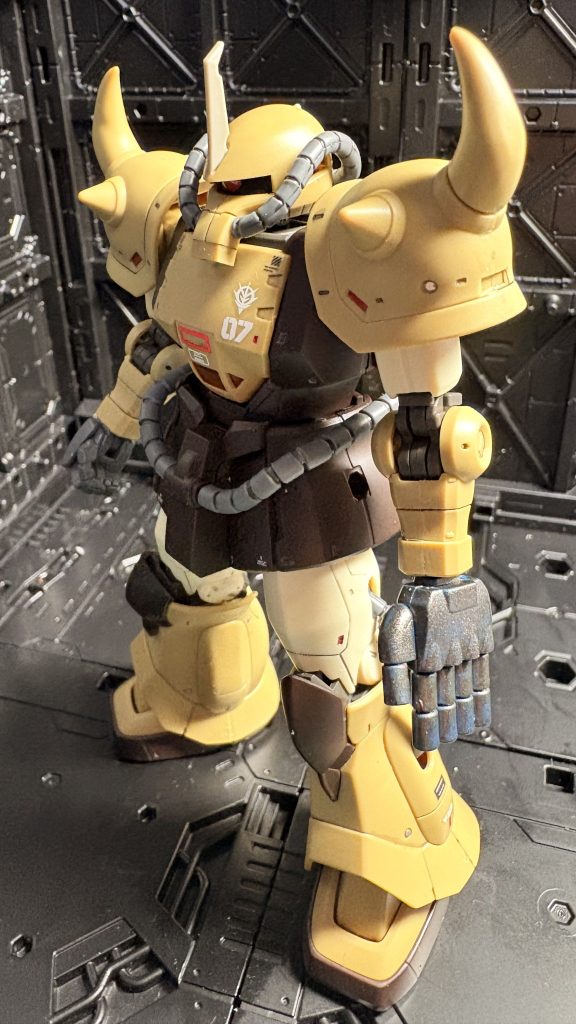 この子は中古ショップからサルベージしてきたのですが、初めは正直気に入らなかったんです。鼻の下が伸びた顔がね。ドアンザクも苦手…