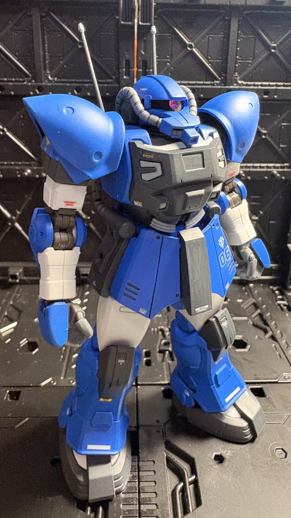 今回ブルーはクレオスのフリーダムブルーを使用。とても良いブルーで気に入ってます。