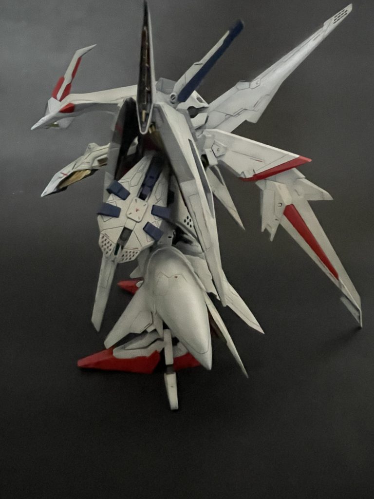 もはや人型とか関係無いとげとげしい怪物感が大好きです。個人的にはクスィーよりペーネロペー派です。