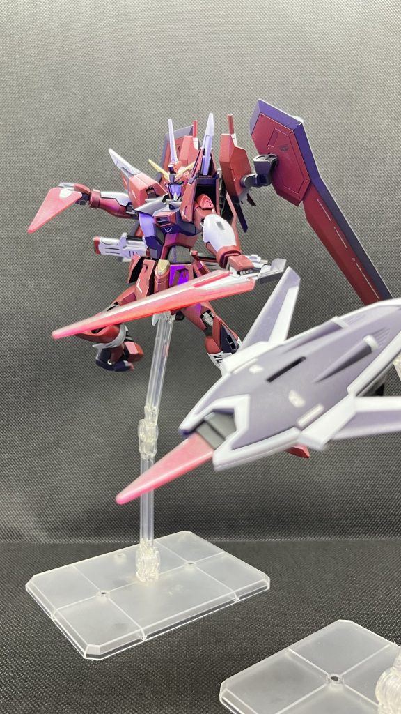 抜刀して格好いいポーズ。シールドブーメランも格好良かったしまたどこかで出てきて欲しいなぁ。