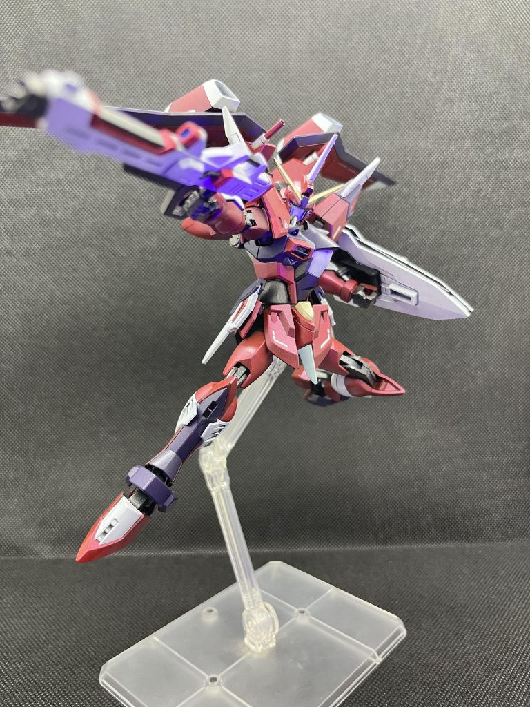 お馴染みSEED打ちです。バックパックにコトブキヤのアームを使って水平に出来るようにしてみました。後、砲身もコトブキヤの連装砲に交換してジャスティスの砲身っぽく塗装してみました。