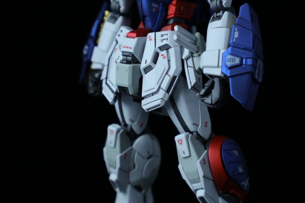 このフロントスカートのデザインがかっこよすぎです。股間のパーツは紛失してしまったので適当なジャンクパーツ付けています。