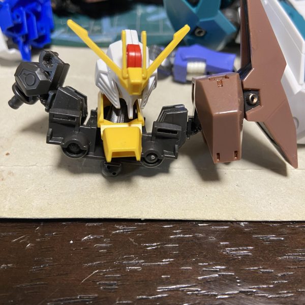 いつか作りたいと思っていたHG Ex-sガンダム改造してます。自分好みのスタイルに改修して遊んでます。とりあえずアノポーズがカッコ良く決まるのを目標としてます😊水星の魔女キット総出でフレーム組み込んでます。毎度めんどくさい事に頭使うのが好きみたいです😅（6枚目）