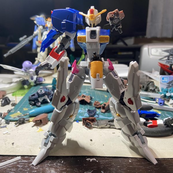 いつか作りたいと思っていたHG Ex-sガンダム改造してます。自分好みのスタイルに改修して遊んでます。とりあえずアノポーズがカッコ良く決まるのを目標としてます😊水星の魔女キット総出でフレーム組み込んでます。毎度めんどくさい事に頭使うのが好きみたいです😅（5枚目）