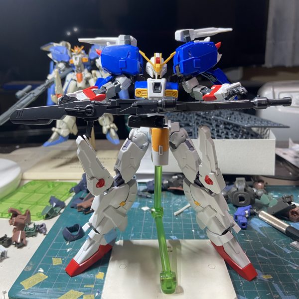 いつか作りたいと思っていたHG Ex-sガンダム改造してます。自分好みのスタイルに改修して遊んでます。とりあえずアノポーズがカッコ良く決まるのを目標としてます😊水星の魔女キット総出でフレーム組み込んでます。毎度めんどくさい事に頭使うのが好きみたいです😅（2枚目）