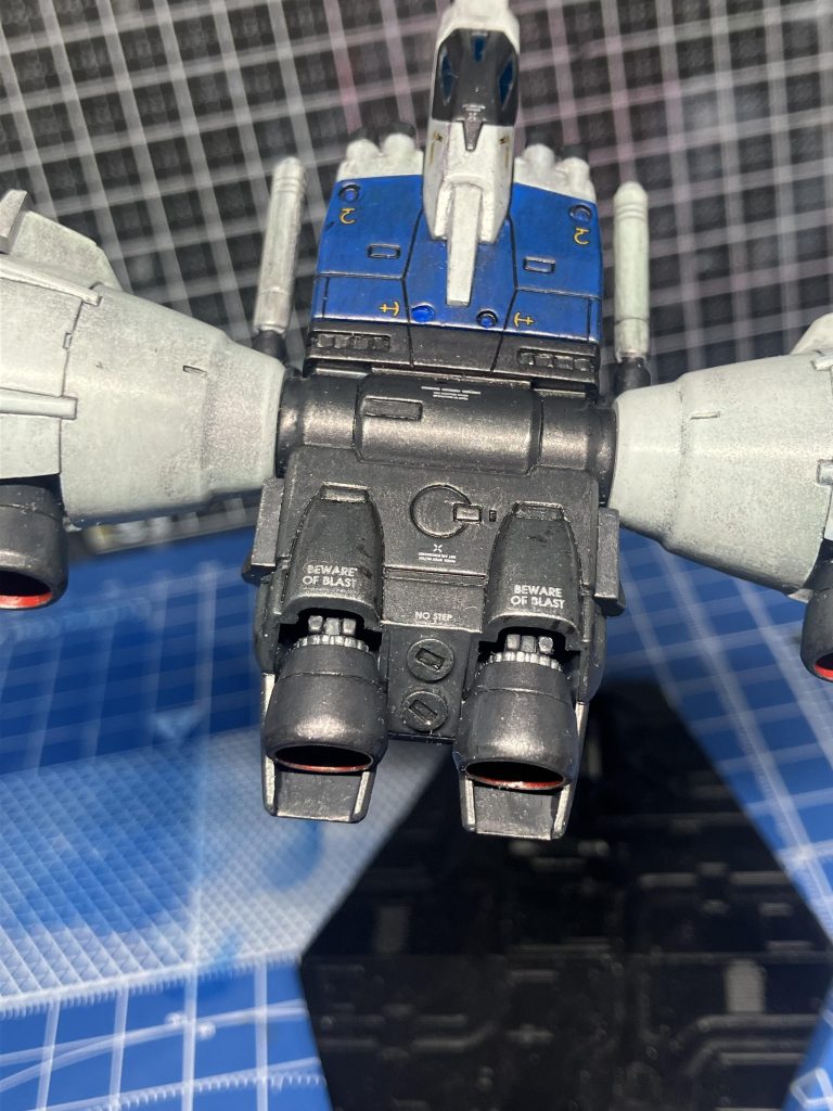 殆ど見えないですが、バーニアはシルバーで塗り分けしました。これを見るには後ろからの眺めが主になってしまうのがむず痒い所です。