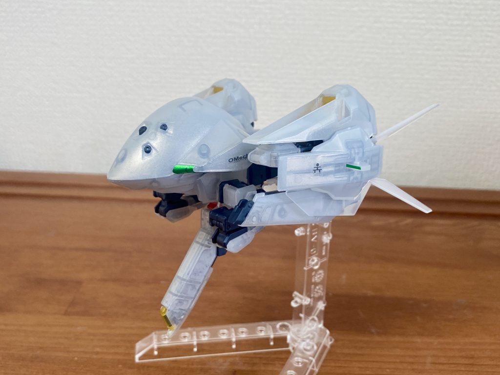 中途半端な塗装になってしまいましたが、乳発色のパーツが若干パールっぽい感じになって綺麗ですちなみに、ブレード先と肩の色分けシール部分は、スターブライトアイアンで塗装しました。