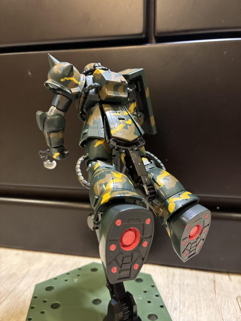 足裏ピンクの発色の重ね塗りに苦労しました。