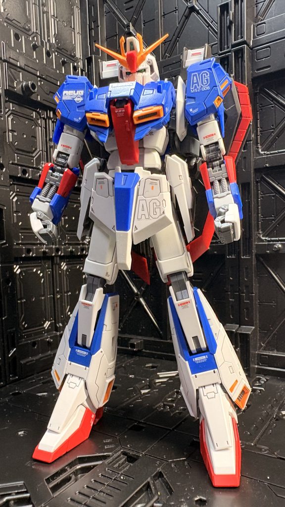 HGUCは胸部フレーム・腰・太もも・ふんどし中央部、それ以外はRGキットとなります。