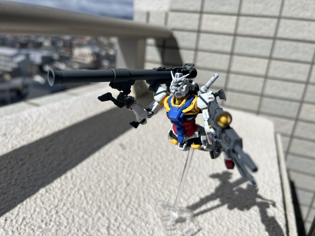 白いガンダム–4枚目/制作者：@shoara1218