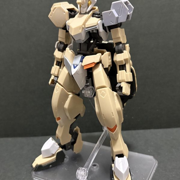 前回のバルバトスと並べたいと思い立ち、グシオンのアダプト化に着手しました！バルバトスやグレイズ改参のテイストを拾いつつ、オリジナル妄想機として作る予定です。（3枚目）