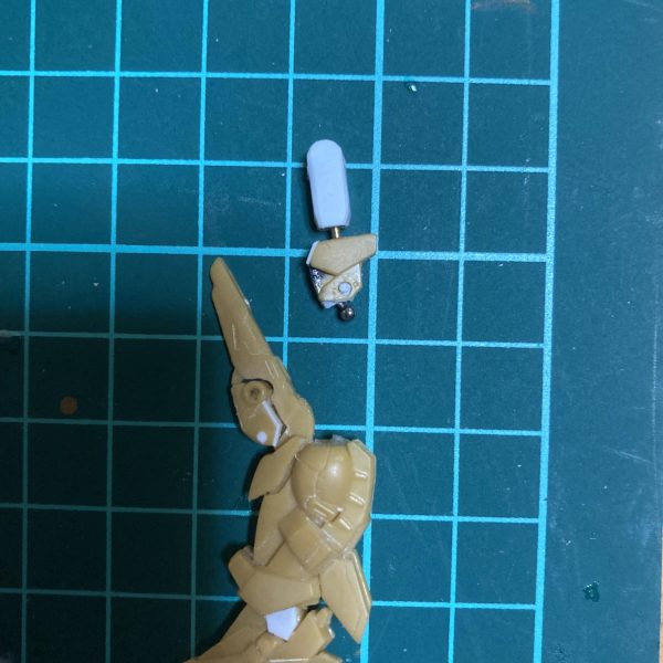 ボールジョイントで無理矢理二重関節にしてみました、ボール受けは内径1.5mmのビニールチューブです。（2枚目）