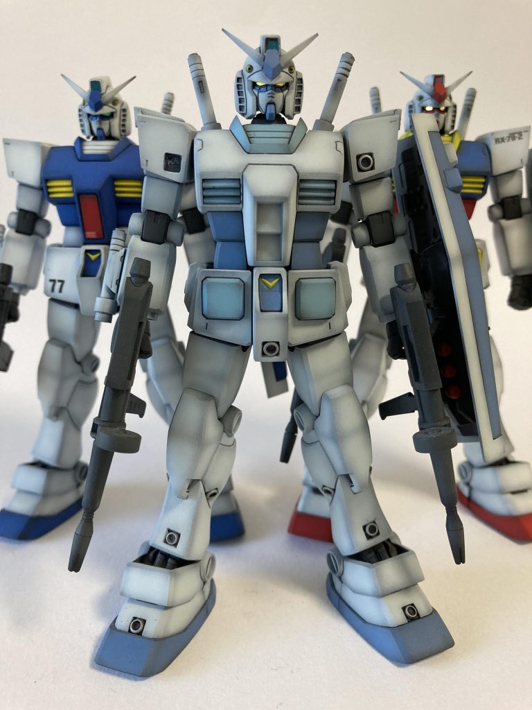 ガンダム顔が3機並ぶとかなり迫力があります