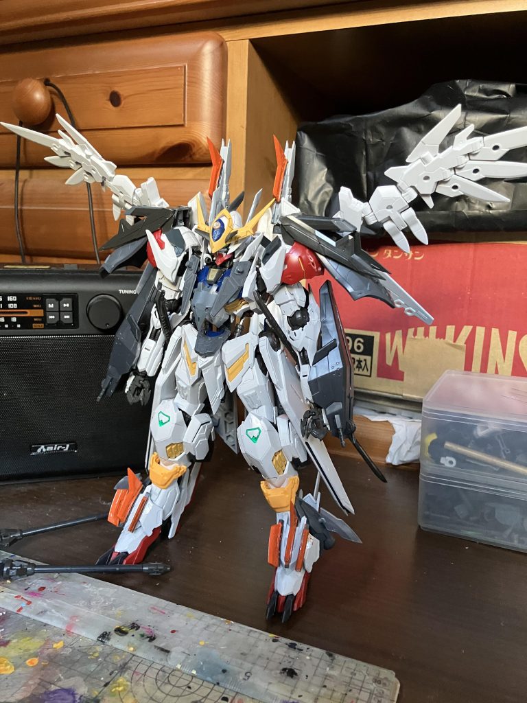 パーツ同士が干渉しないように位置を調整して改造、出来る限り稼働出来るようにしてます