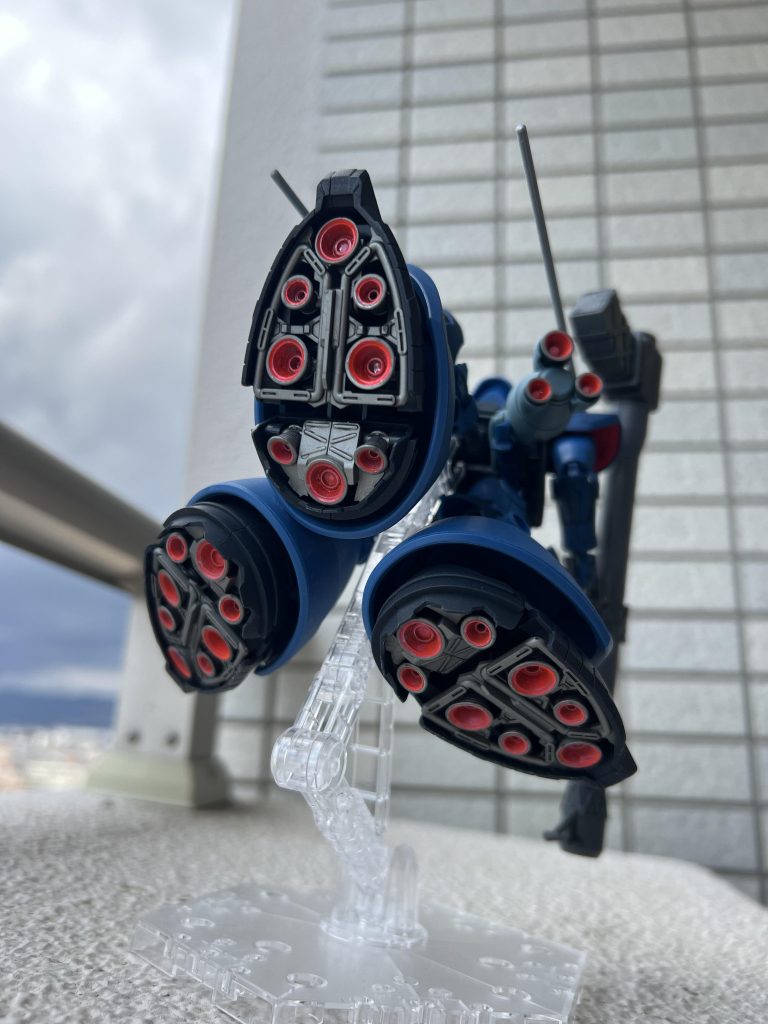 筆塗りでスラスター内側を塗装してみましたが、気泡のまま乾燥したり、塗料が多すぎたりとまだまだ精進が必要(*'ω'*)