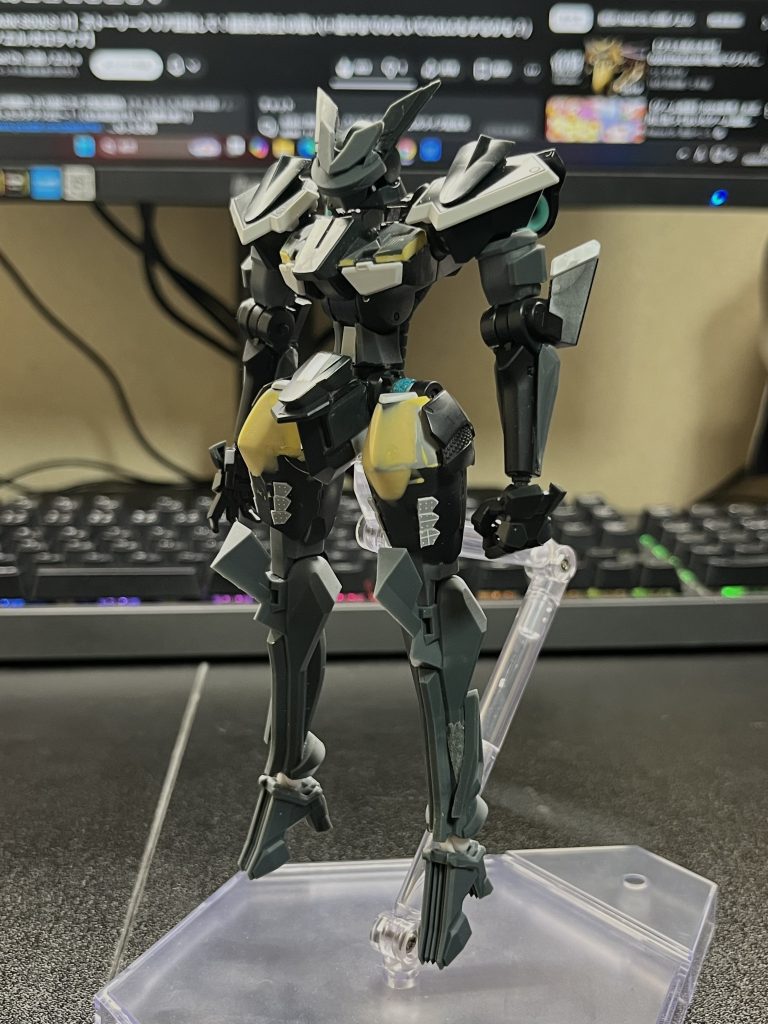 サフ前状態です。グレー部分は3Dプリンターで作っています。それ以外の太ももやバックパック、一部パーツはコトブキヤのキットや美プラも使っています。