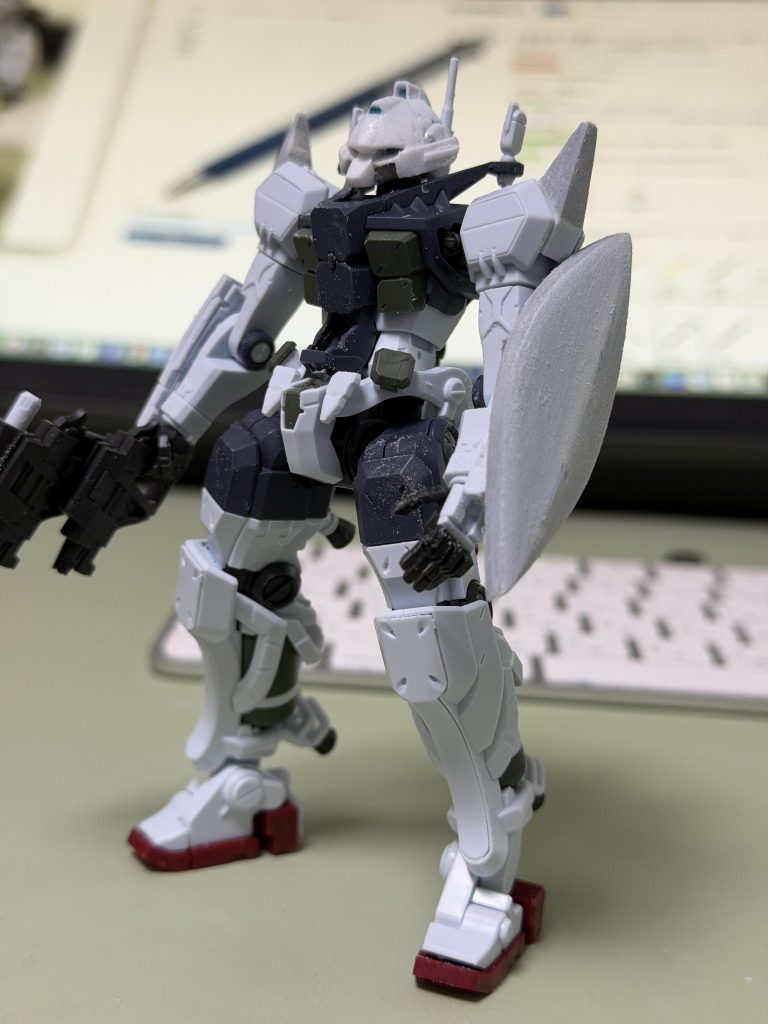 盾を付けてみた。うん。でもなんかターンエーガンダムっぽい