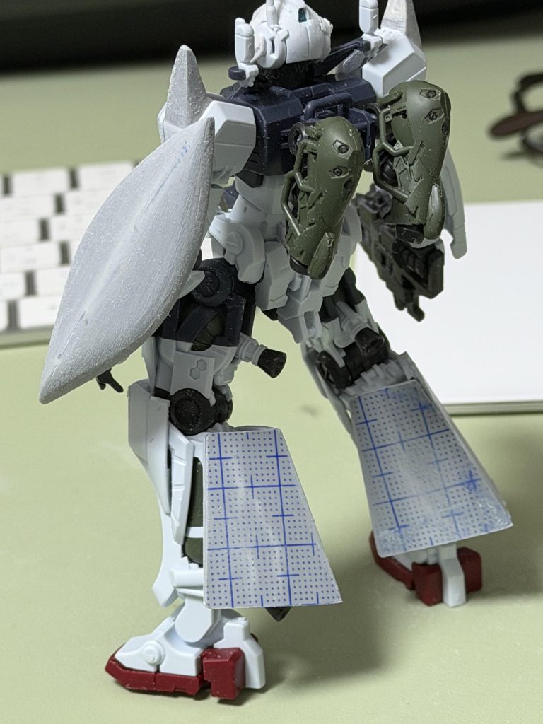 欲を出してフレアっぽくするにはどうしたらいいかと考えそうだ！丸見えのタンクのシールドってことにしちゃえと。