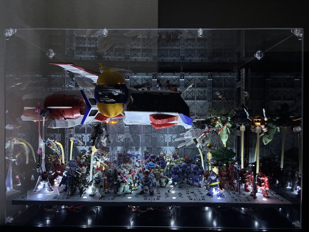 でもね、今度は色も含めてもっと基地っぽくしてみたくなって。「塗装しちゃう？やっちゃう？ウェ～イ！」塗装したのが、第2期山田化学バンザイ計画。この頃からやね…だんだんアクセル強めに踏み始めたのが…(笑)ファーストだけのはずが、デンドロとか、ノイエが揃いはじめて…