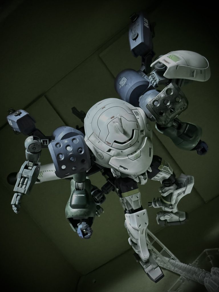 装備は増えているが前面投影面積はさほど増えておらず、元々の装甲の厚さや機動力向上により戦闘力は上級機種と肩を並べる程。&nbsp;