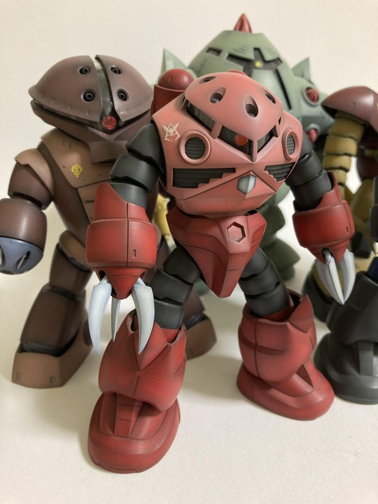 ズゴックはどうしても猫背にしてしまう…