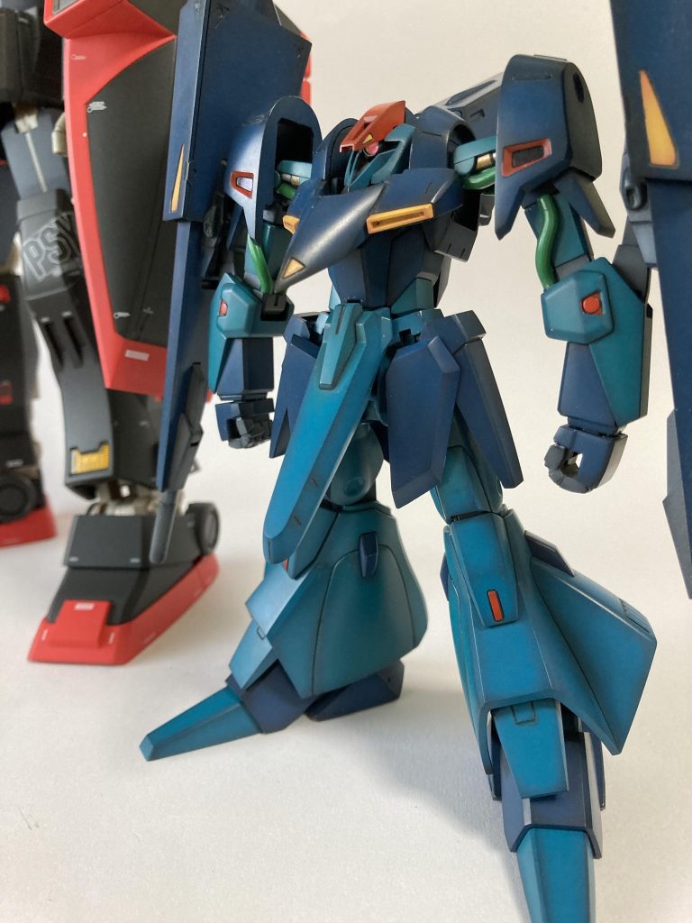 ギャプランニュータイプ専用機なのか一般兵でも使えるのか、よくわからない機体