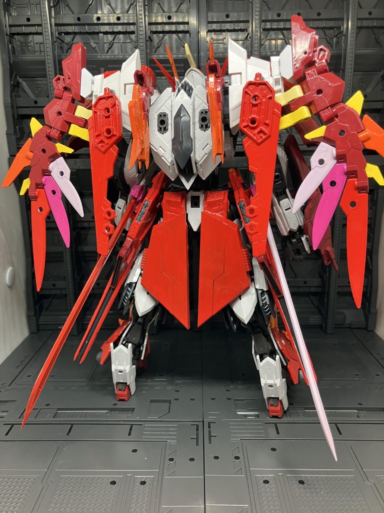 バルバトスカルラ(烈火)炎を司り剣を使った戦法を得意としており両腕の仕込み刀と2本の太刀を駆使して戦闘を行う