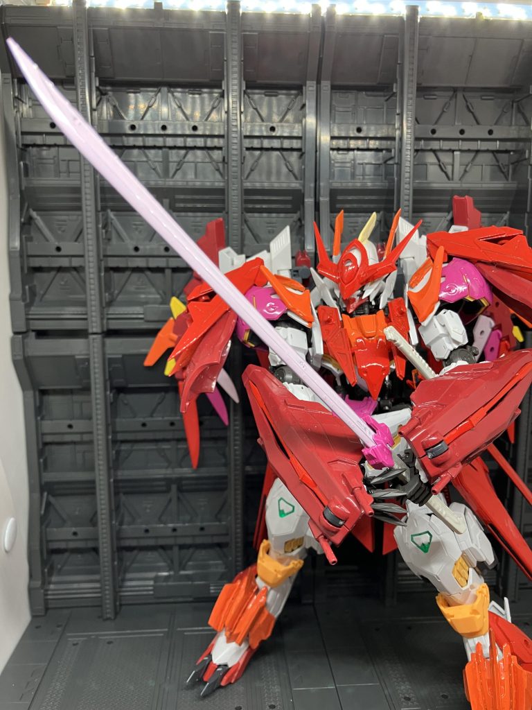 極炎刀天凰2本の刀の内の一太刀聖なる炎を宿し味方や自身を守る炎を宿す防御に特化した太刀