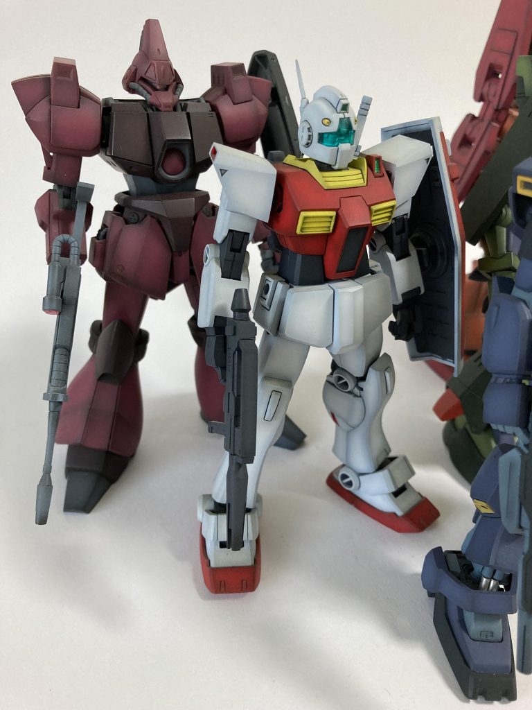 デザインが入り乱れていて、とても同じ軍隊には見えません