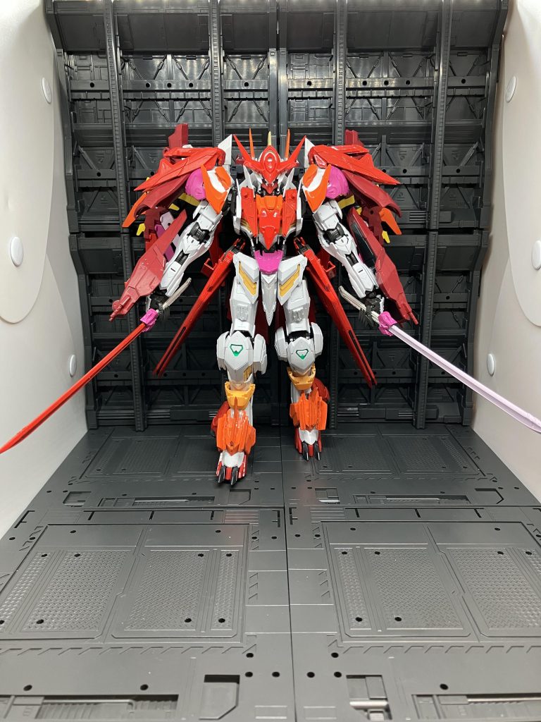 攻撃の炎魔と防御の天凰を振るい敵を切り裂く!