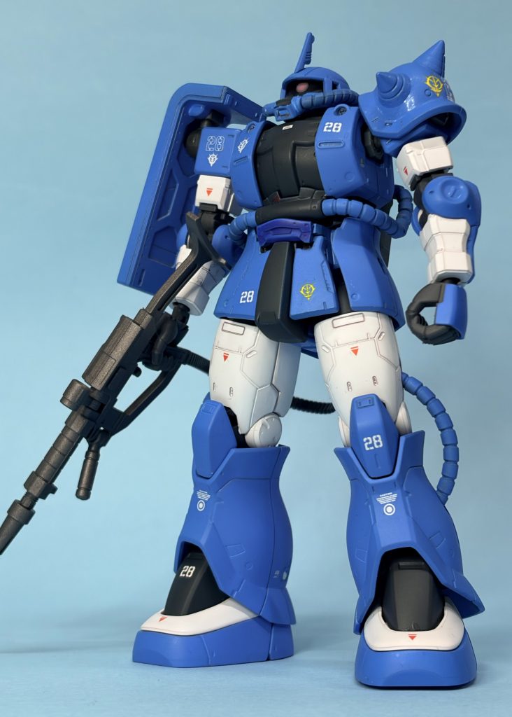 HG シャア専用ザクⅡ(THE ORIGIN版)をロバート・ギリアム専用カラーに全塗装。ザクの日にちなんで制作。