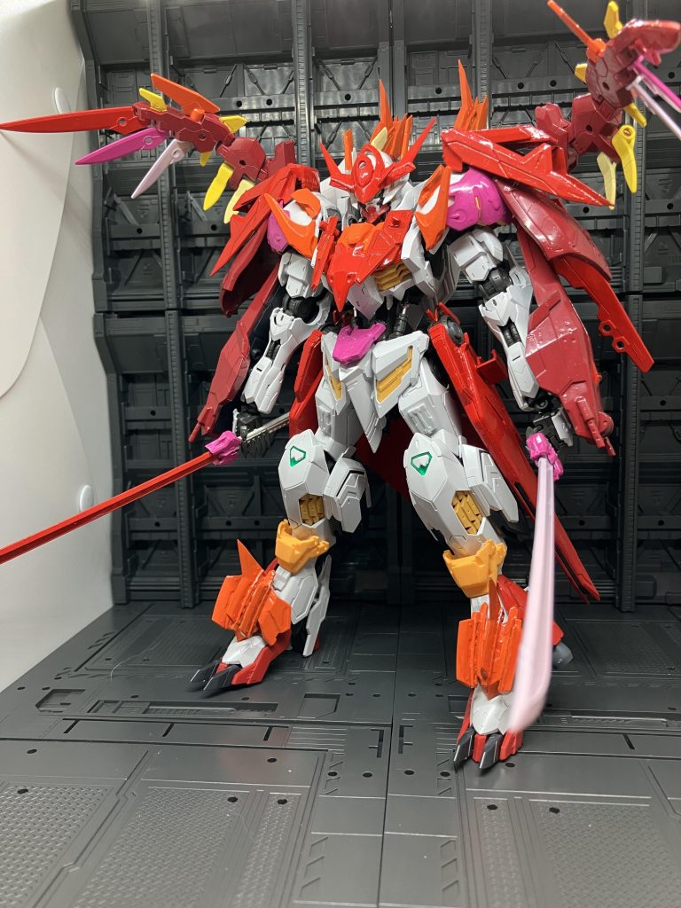 というわけでバルバトスカルラ(烈火)でしたラグナヴォルフに続いてのリメイク機体でしたが過去作とは違う機体にするように意識しておりウィングパーツはカラーリングも鮮やかさをイメージして塗装しましたちなみにパワーアップも想定してますので支援機が完成次第パワーアップ形態も投稿しようと思っています