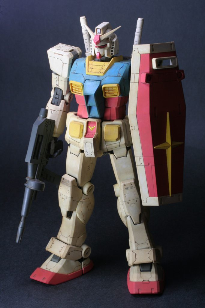 制作としましては、スリッパ内部で下駄を履かせて長足化、外装で足の甲、スリッパの形状を整えています。他、フレームの方で一部弄り、指は分割させてあります。