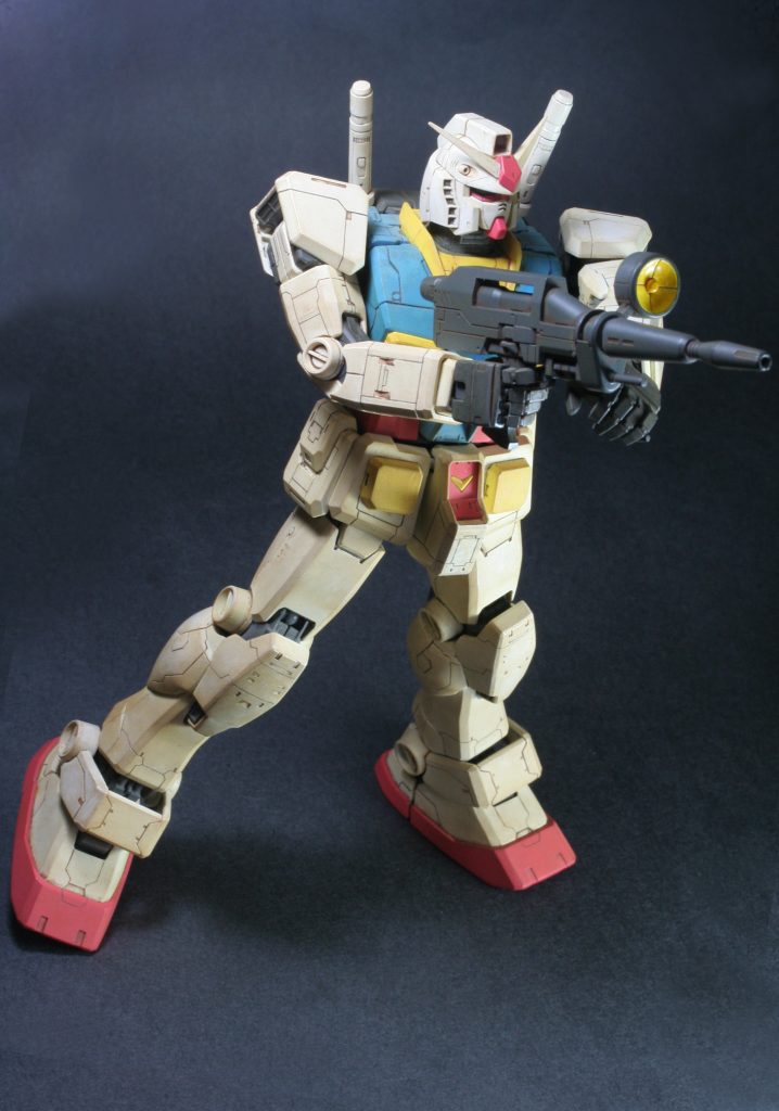 上手く重心を取ると、カメラアングル変えただけで浮いた感じが出ます。足デカが上手く作用して安定感が大きいようです。※アムロ初の宇宙戦の図