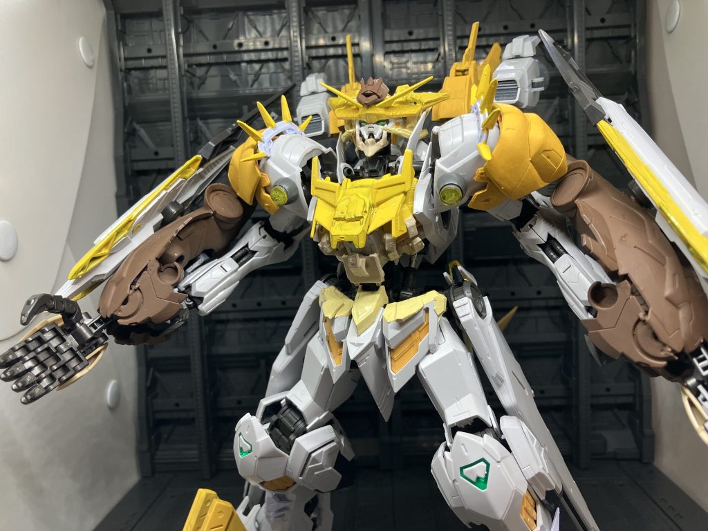 口が開閉して咆哮を放つ