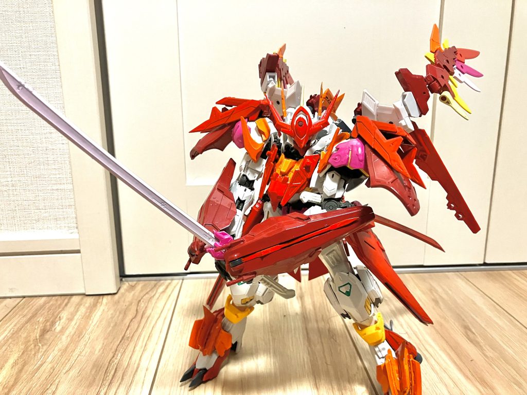 天凰を構えて敵に立ち向かい