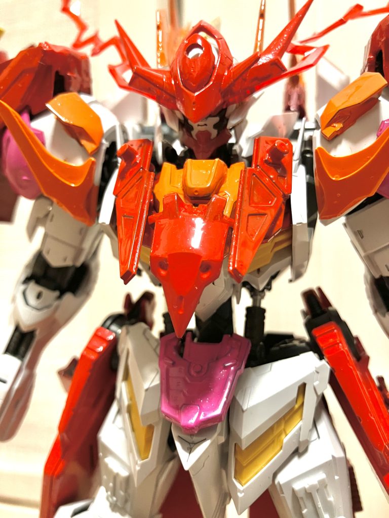 というわけでその2でしたバルバトスルプス特有の稼働を活かしたポージングがあまり撮れてなかった感じがしたので色々撮影しましたとはいえルプスを稼働する時硬い部分があるので折れるのが怖くて控えていたところがありました今後新しいポージングや装備が出来たら投稿していきます