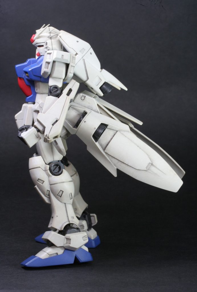HGコンプリート計画ということで、応募させていただきます。設定画のポーズに近づけられるように、肩軸を若干ずらし、股関節周りを加工してあります。他は指のディテールアップを少しと、アンテナシャープ化、位です。