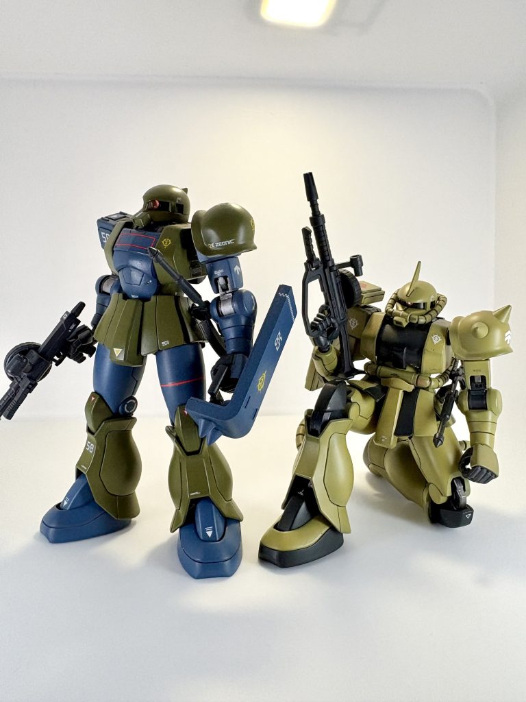 HGUCの新しい方のザク2と、それを改造して作ったザク1です。ガンスタを始めた頃の作品で、まだスジボリに挑戦する前の物です。