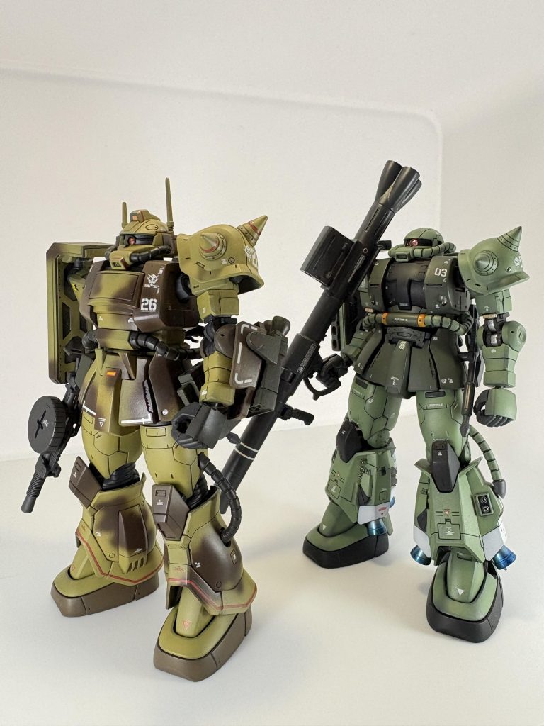 オリジン版MSVのザクデザートタイプと、高機動型ザクになります。デザートタイプは初めてのプレバン商品で、退職してしまった後輩に注文してもらった物です。職場変わりましたが、今だにガンプラを通じて交流があり、趣味の大切さを教えてくれたキットです。高機動型はHGUCとの違いを知りたくて購入しました。